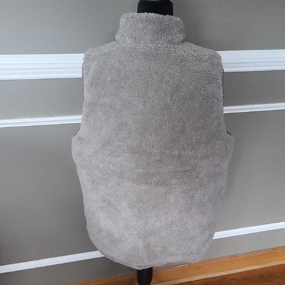 Carhartt Women's Montana Insulated Reversible Puffer Vest Size Medium Nutmeg - Picture 7 of 10